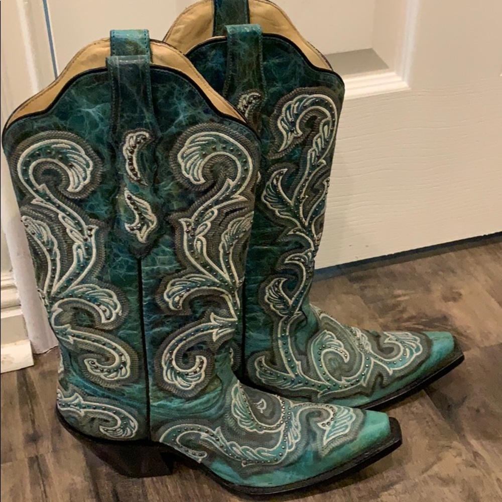 Corral Women’s turquoise shaded and studded boots